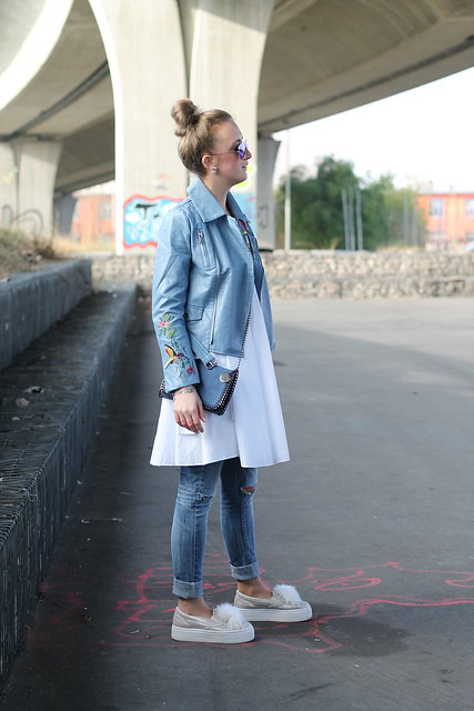 blue-leather-jacket-whole-outfit-side-wiebkembg