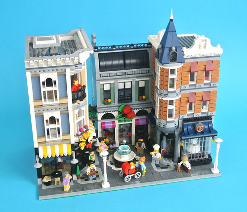 LEGO 10255 Assembly Square review | Brickset