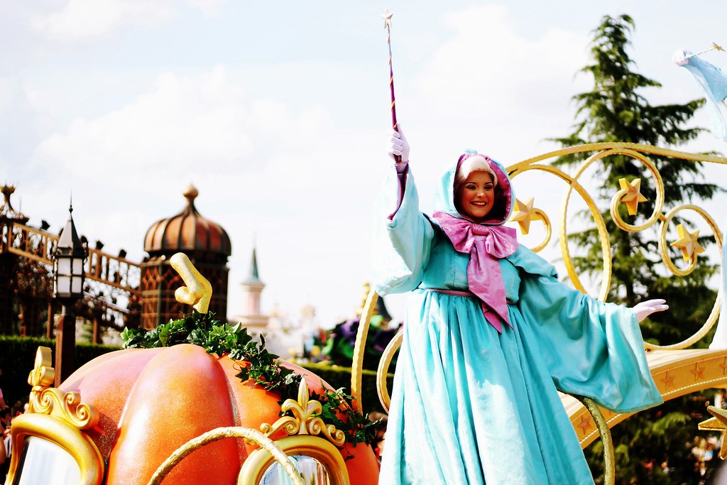 Drawing Dreaming - 10 razões para visitar a Disneyland Paris - Disney Magic on Parade