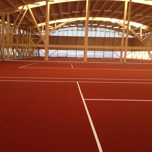 #tennis : la sous-couche pour les courts de terre battue vient d'être posée. C'est très souple.  #grenoble