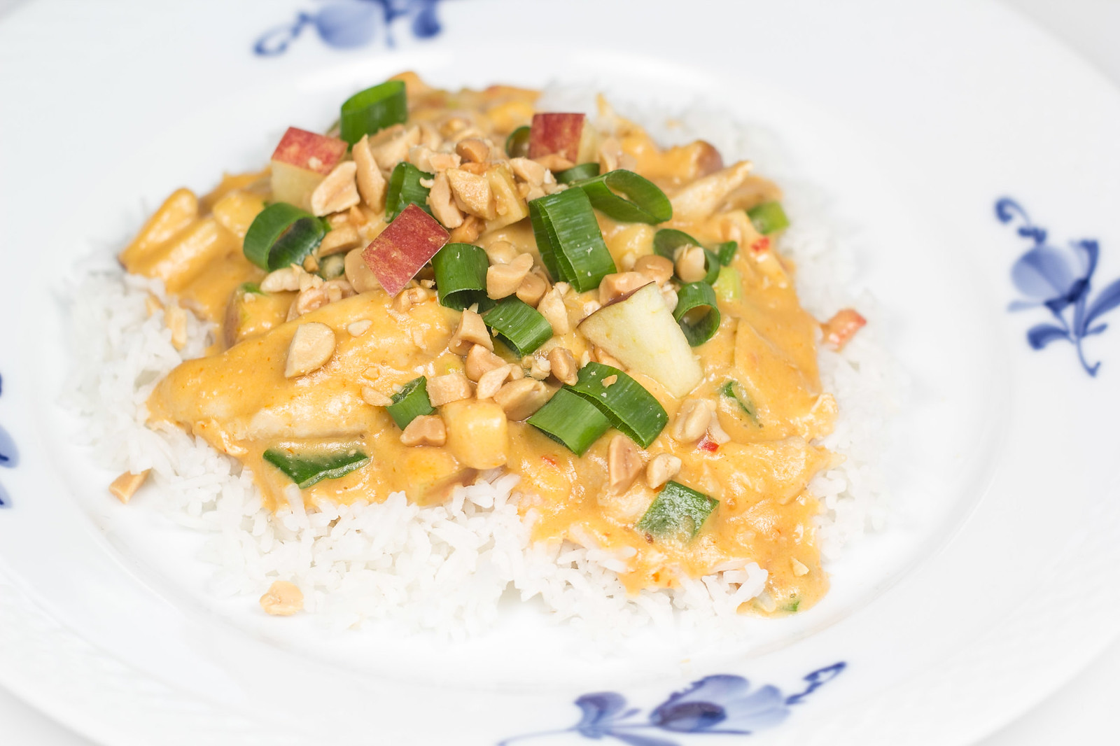 Recipe for Homemade Peanut Butter Chicken with Apples and Spring Onions