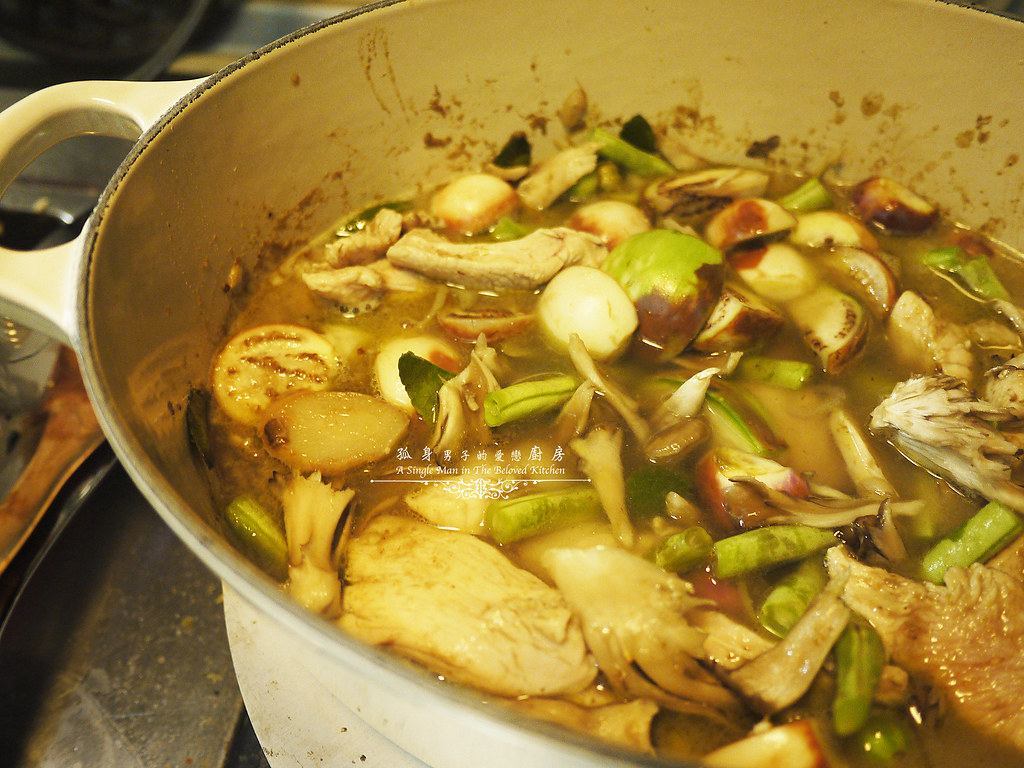 孤身廚房-滿滿新鮮香料版的泰式綠咖哩雞20