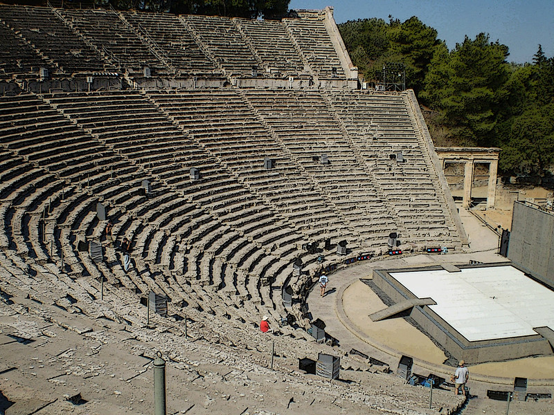 teatro grego x teatro romano
