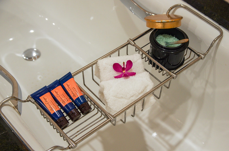 bathtub amenities at mandarin oriental Singapore