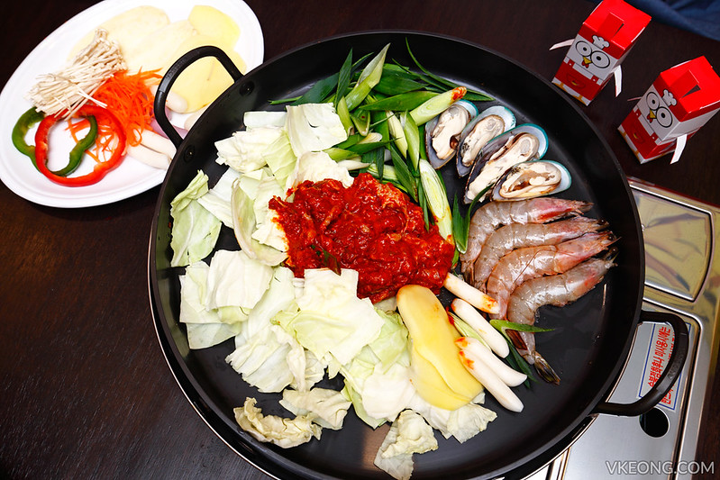 Yoogane Seafood and Chicken Dak Galbi Set