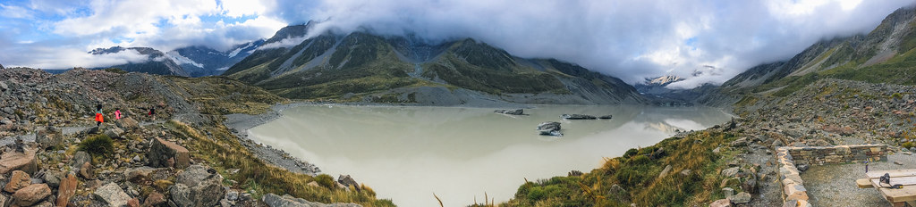 Glacier lake at the of Hooker Valley Track