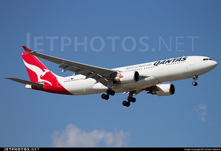 Qantas A330-202 VH-EBM