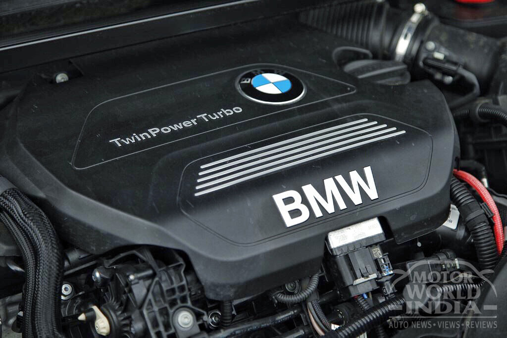 2016-BMW-X1-Engine-Bay (2)