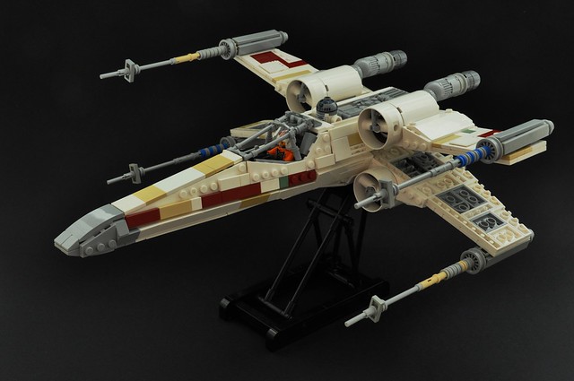 Take a look inside the workings of a T-65 X-Wing | The Brothers Brick ...