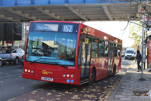 London General SOE30 on Route 152*, Wimbledon Chase Station*