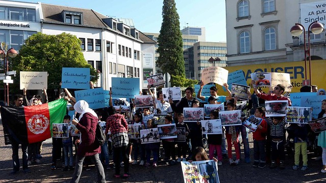 تظاهرات مهاجران افغان در شهر زیندلفینگن 