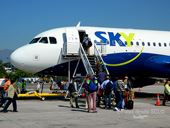 Sky Airline pasajeros embarcando (Felipe Muñoz)