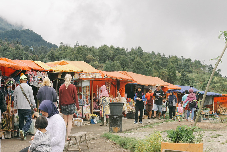 Local vendors at Sikidang