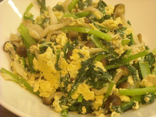 【男の料理】小松菜とシメジと卵の炒め物