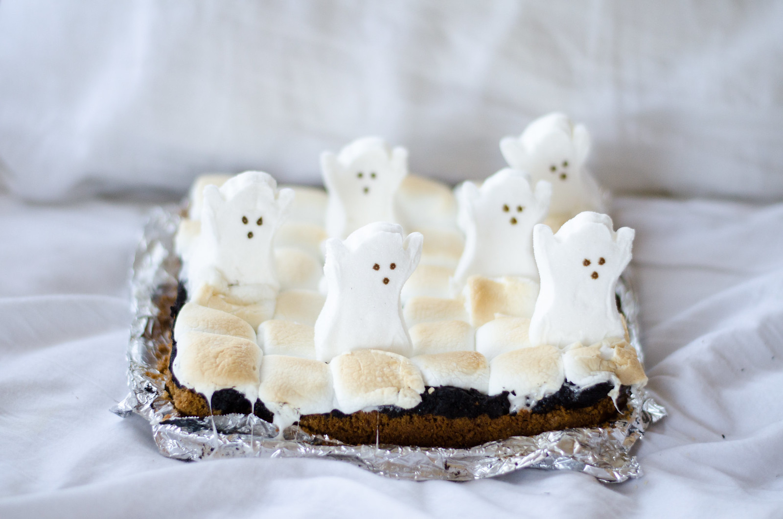 Ghost S'mores Brownie on juliettelaura.blogspot.com