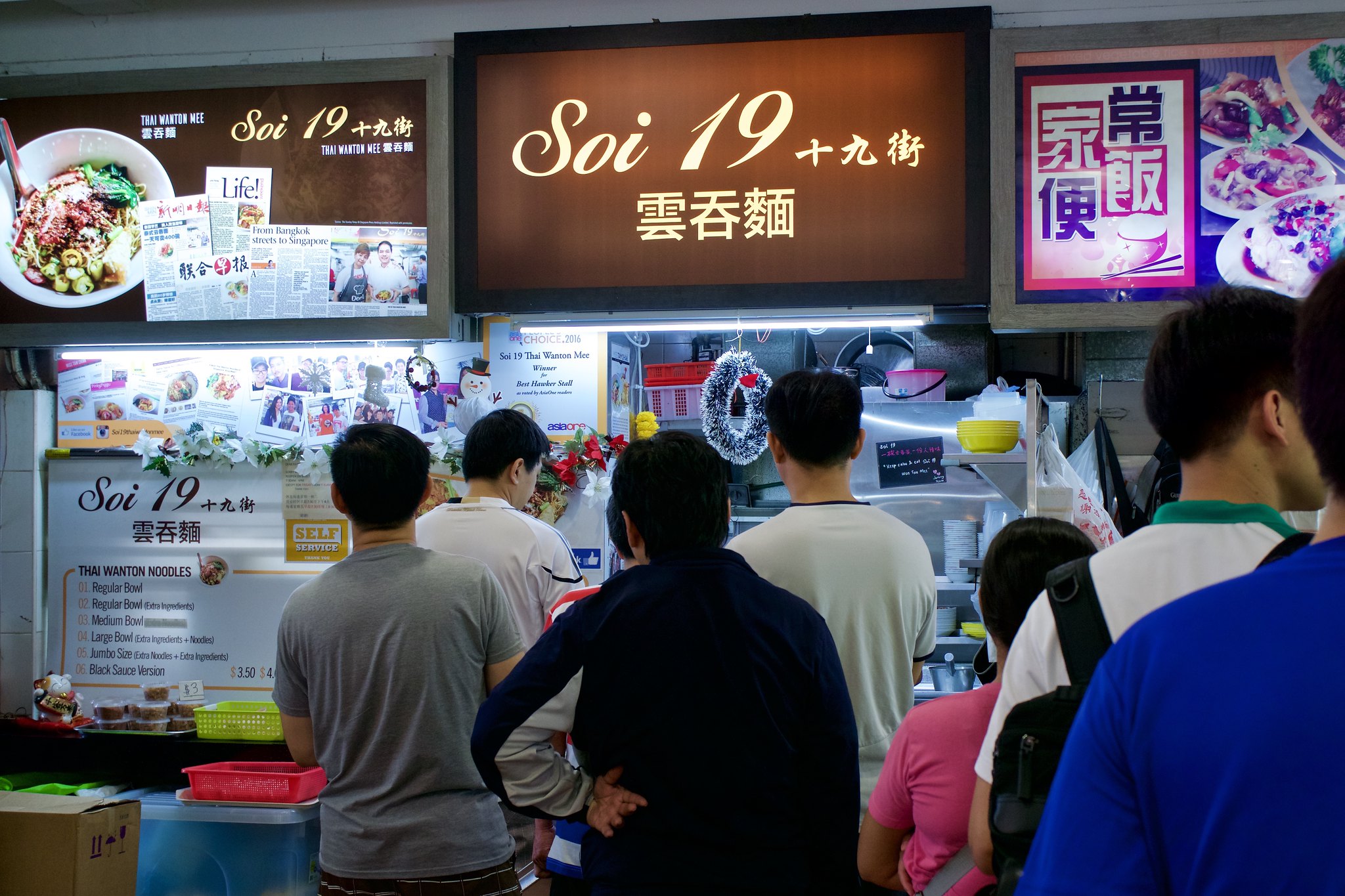 People queuing up at 9.30am for Soi 19 Wanton Mee.