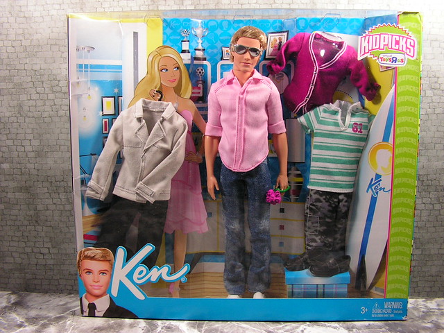 2010 Barbie ToysRUs Exlusive Ken V2216 (2)