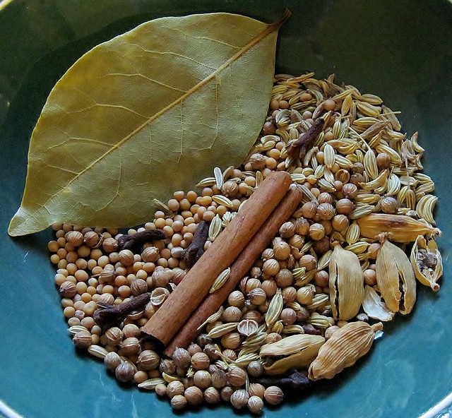 Spices for basmati rice: Bay leaf, cinnamon, green cardamom, fennel, mustard, coriander, cloves