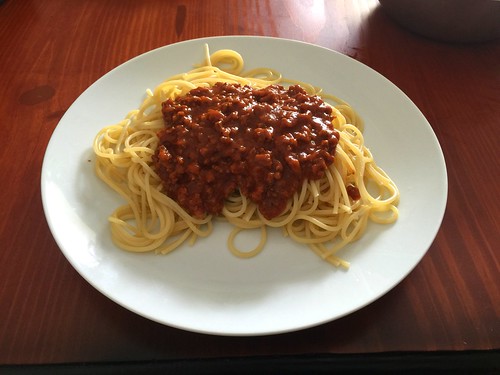 Spaghetti mit Hackfleisch-Tomatensauce / Spaghetti with ground meat tomato sauce