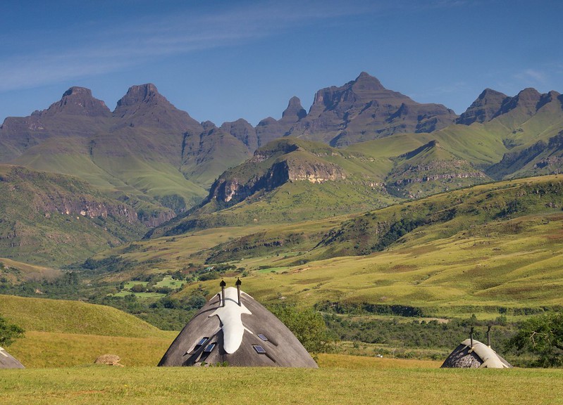 Drakensberg: Intrincadas formas de Cathedral Peak - Por el norte de SUDÁFRICA. Montañas, playas, fauna y sus gentes (1)