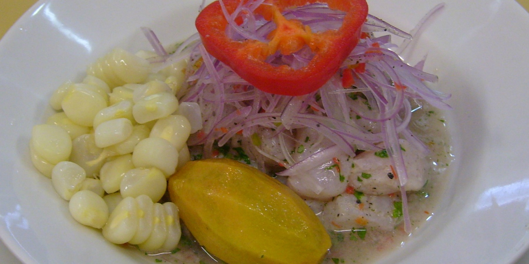 El Cebiche es un plato prehispánico cuya palabra es de origen quechua