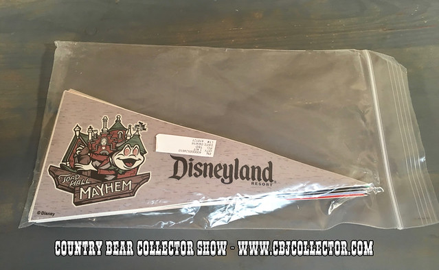 2016 Walt Disney World March Magic Grizzly Hall Players Pennant Sticker - Country Bear Jamboree Collector Show #052