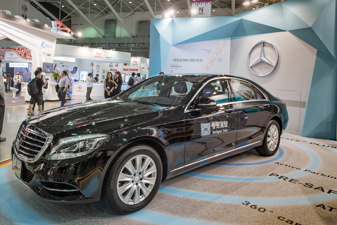 Mercedes-Benz 為2016 Computex 德國館唯一受邀參展汽車品牌，藉由S-Class 搭載之Intelligent Drive智慧駕駛輔助系統，呼應創新科技主題