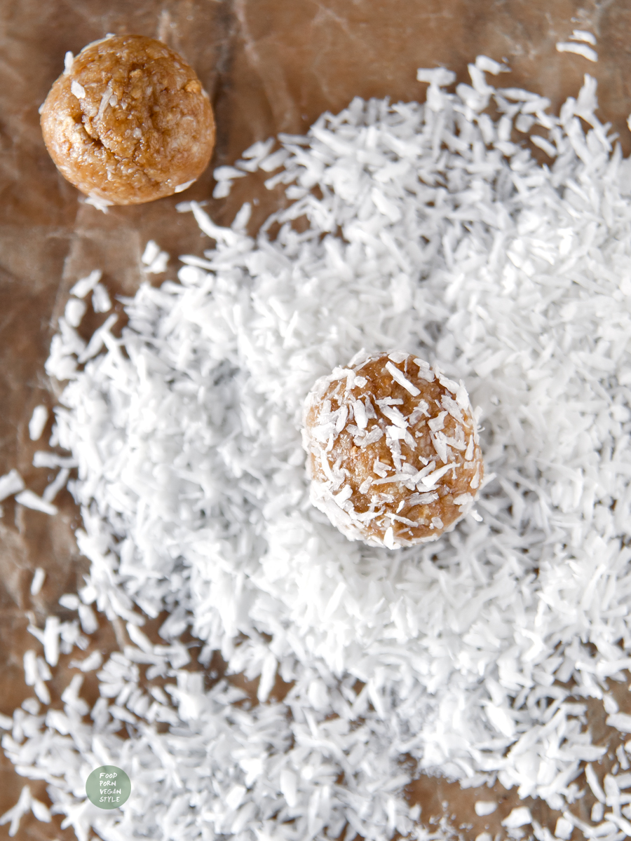 "Piña colada" energy balls with sprouted quinoa, dried pineapple and coconut