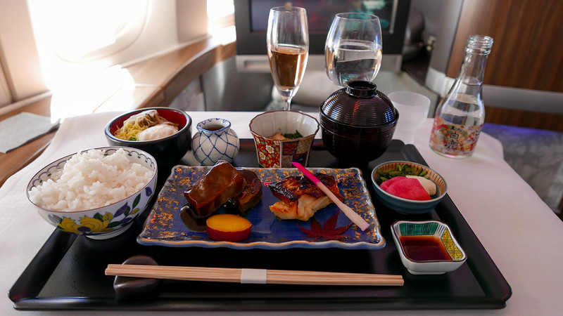27998242396 cbd45633cd c - REVIEW - Cathay Pacific : First Class - Tokyo Haneda to Hong Kong (B747) - [twice in a month!]