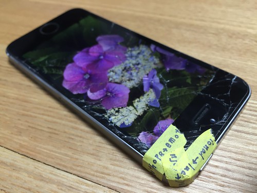 iPhone 5s 落下で画面が割れる 2016.6.15