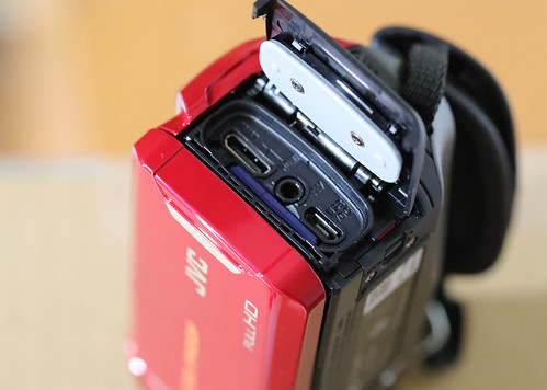 防水ビデオカメラ JVC GZ-RX130 必要十分で安かった: mono-logue