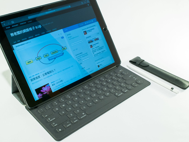 iPad Pro 12.9" with smart keyboard & Apple pencil