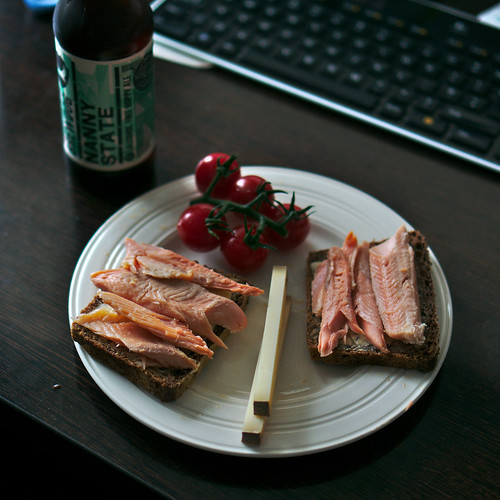 a piece of bread with smoked trout, tomatoes and comte cheese on the side, Brewdog Nanny State beer