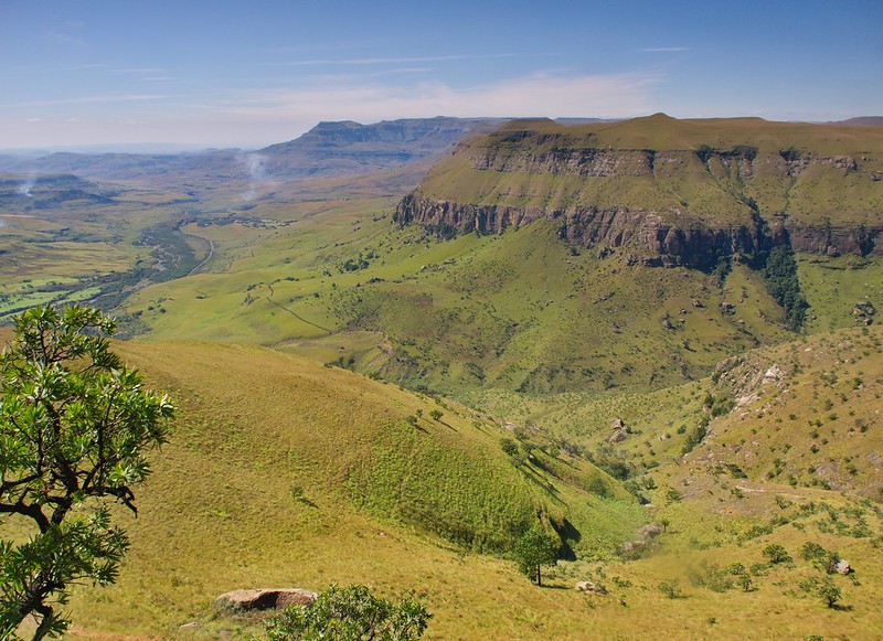 Drakensberg: Intrincadas formas de Cathedral Peak - Por el norte de SUDÁFRICA. Montañas, playas, fauna y sus gentes (5)