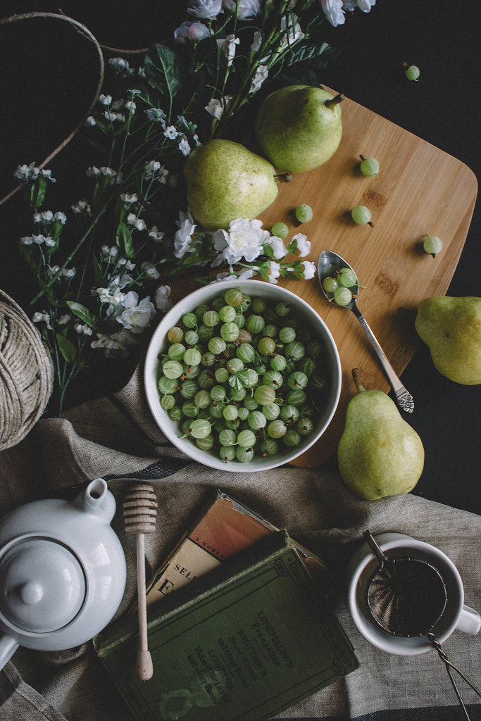 Gooseberry, Pear and Brandy Crumble // TermiNatetor Kitchen