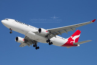 Qantas A330-203 VH-EBH
