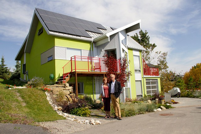 Dave Spencer and Debbie Whiltshire in front of their net-zero EchoHaven home