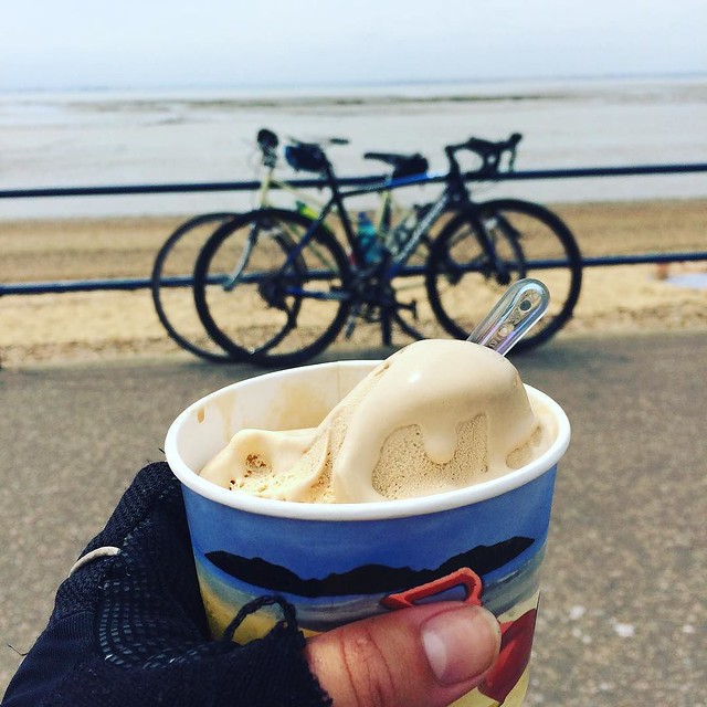 2 years ago we rode London to Southend for the @rapha_uk #womens100 and tomorrow despite thinking I'd be unable to as I'm on call, we're planning to do the same. 2 years ago I rode my single speed up 1750ft of climbs and I was miserable at the finish line