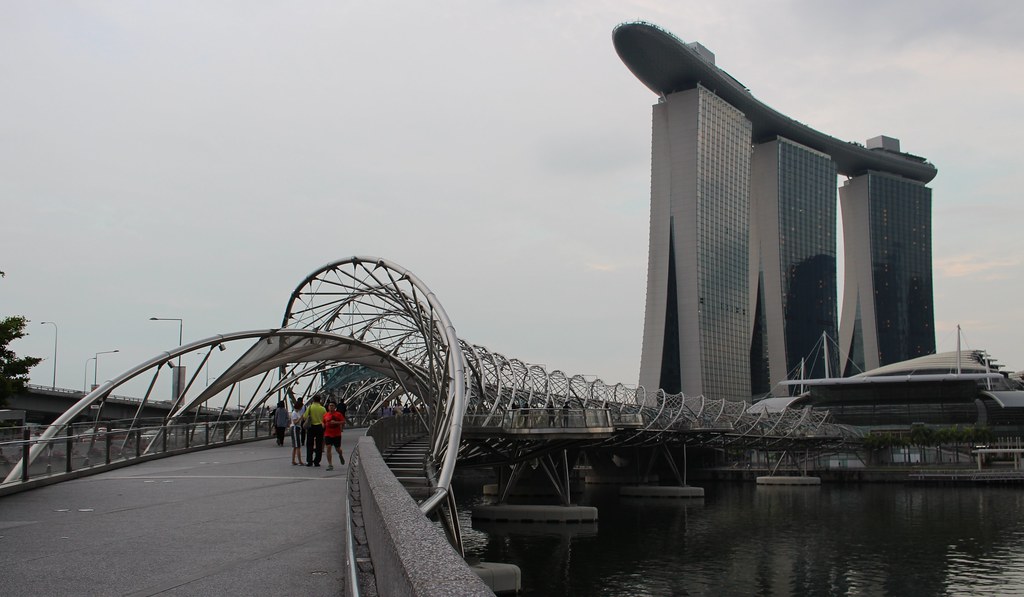 Singapore: Helix bridge and Marina Bay Sands hotel