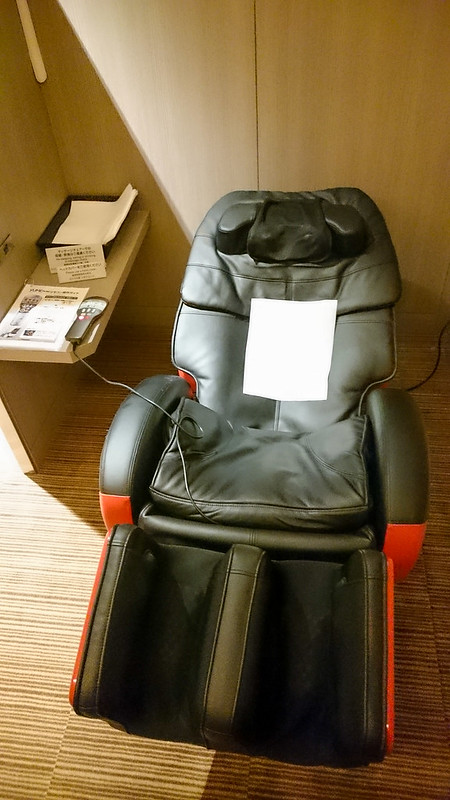27997894396 1e62e122fd c - REVIEW - JAL First Class Lounge, Tokyo HND (October 2015)
