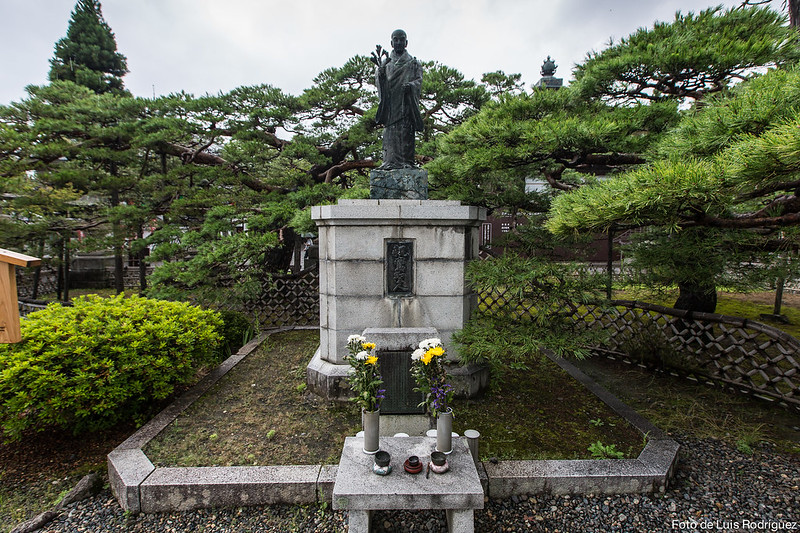 Estatua de Shinran Shōnin