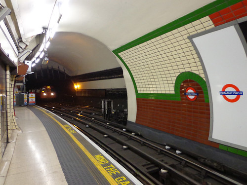 Bakerloo line, Piccadilly Circus