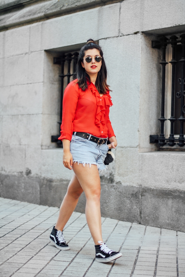 old skool vans girl streetstyle hot to wear levis vintage la pipa de la paz red blouse myblueberrynightsblog