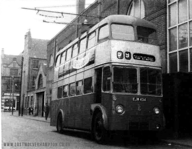 Thornley Street at the rear of the old Drill Hall, was the Terminus for the trolleybus to Heath Town and Wednesfield, pictured here in the 1950’s