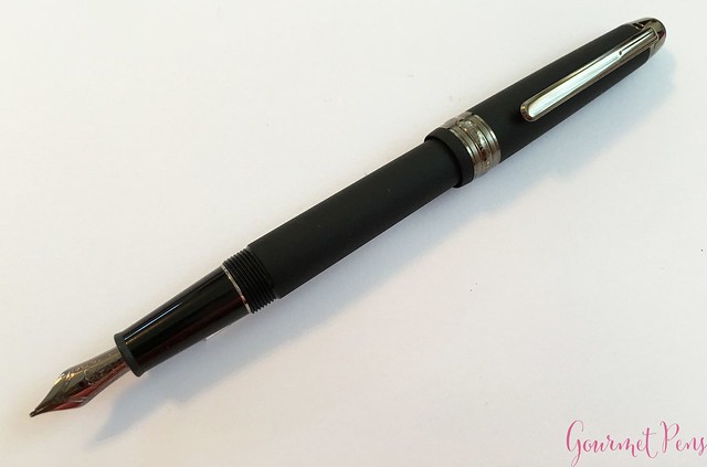 Review Montblanc Meisterstück Classique Ultra Black Fountain Pen @couronneducomte @Montblanc_World10