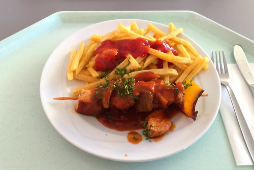 Turkey spit with gypsy sauce & french fries / Putenspieß mit Zigeunersauce & Pommes Frites