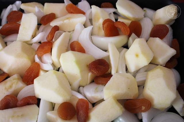 Pollo al horno con manzanas, cebolla, orejones e hidromiel (5)