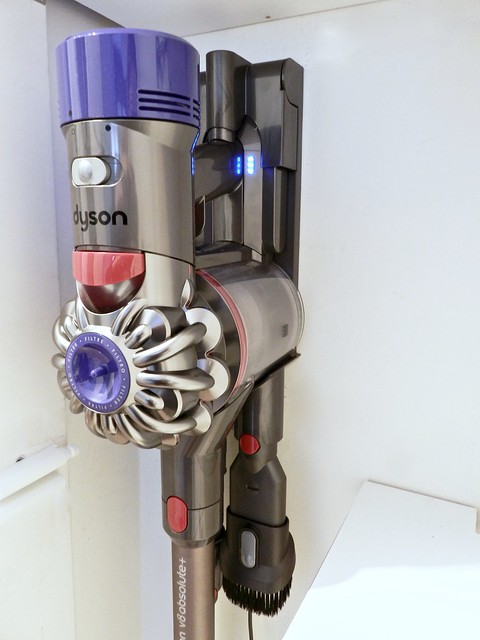 dyson V8 absolute + in carica