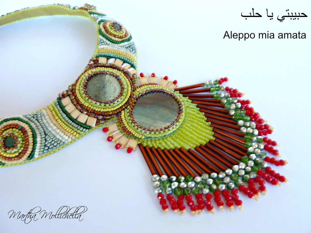 Aleppo collana ricamata a mano con cabochon in ceranaurimica perline e avventla urina Martha Mollichella design