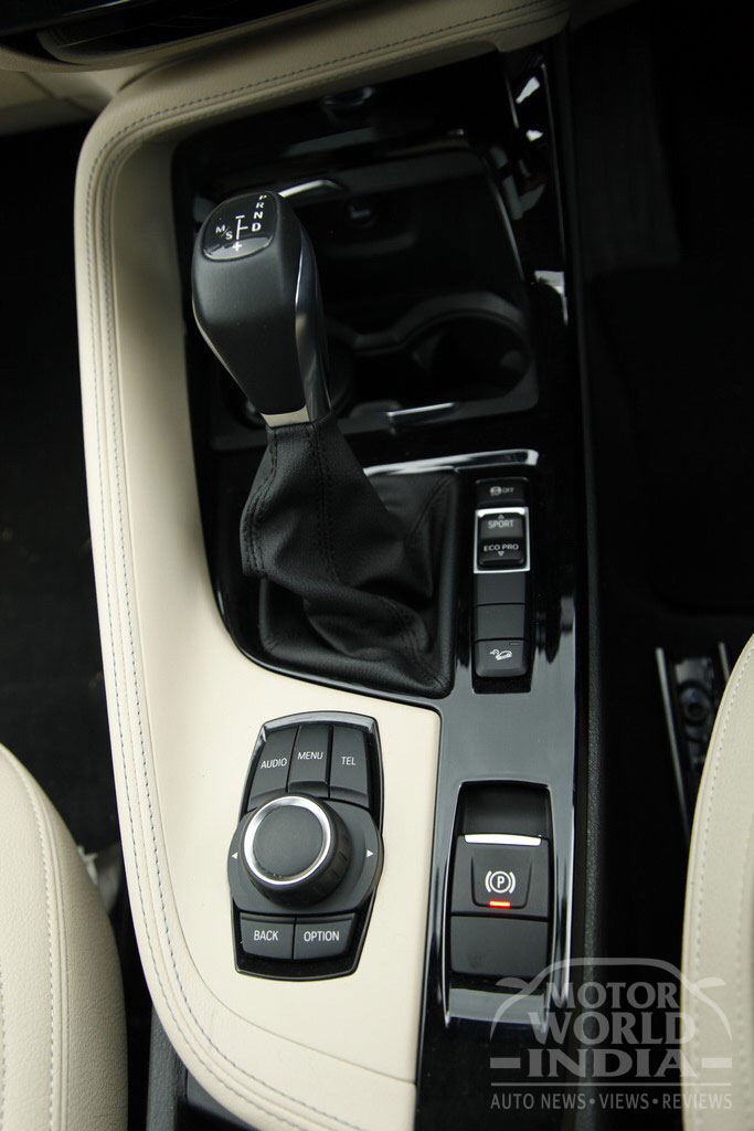 2016-BMW-X1-Interior-Dashboard (3)